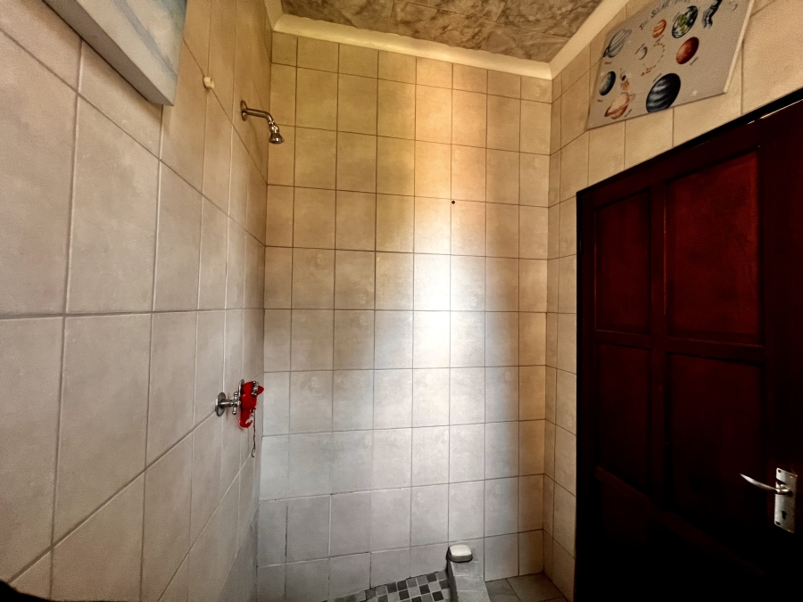 4 Bedroom Property for Sale in Rooihuiskraal Gauteng