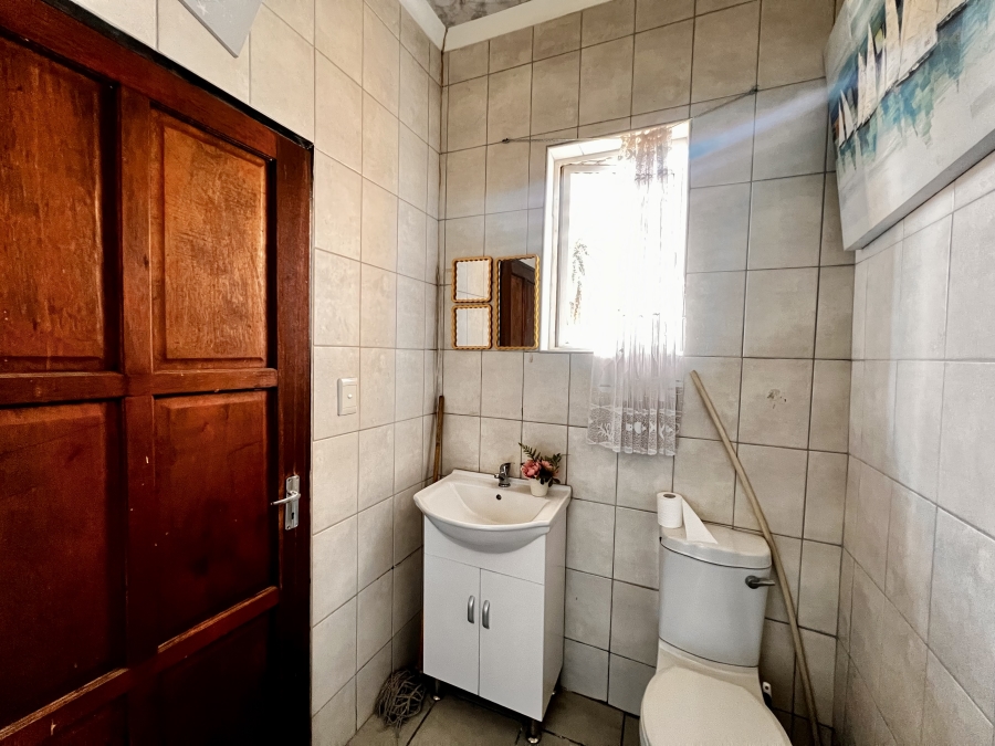 4 Bedroom Property for Sale in Rooihuiskraal Gauteng