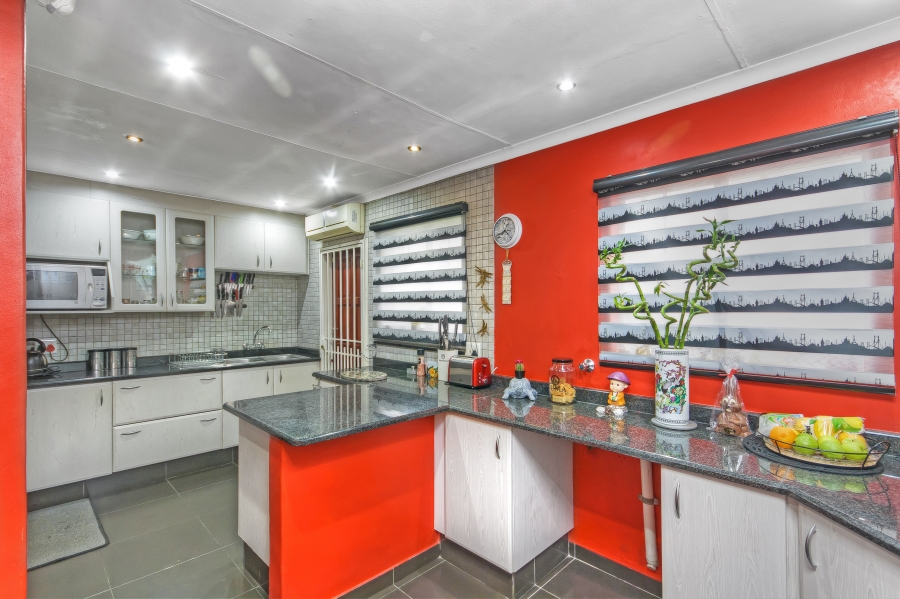7 Bedroom Property for Sale in Elandspark Gauteng