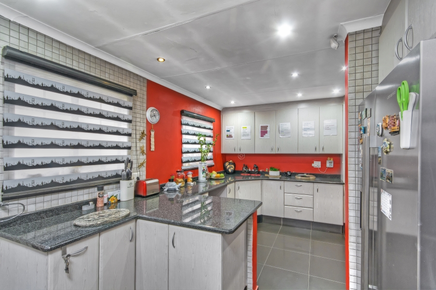 7 Bedroom Property for Sale in Elandspark Gauteng