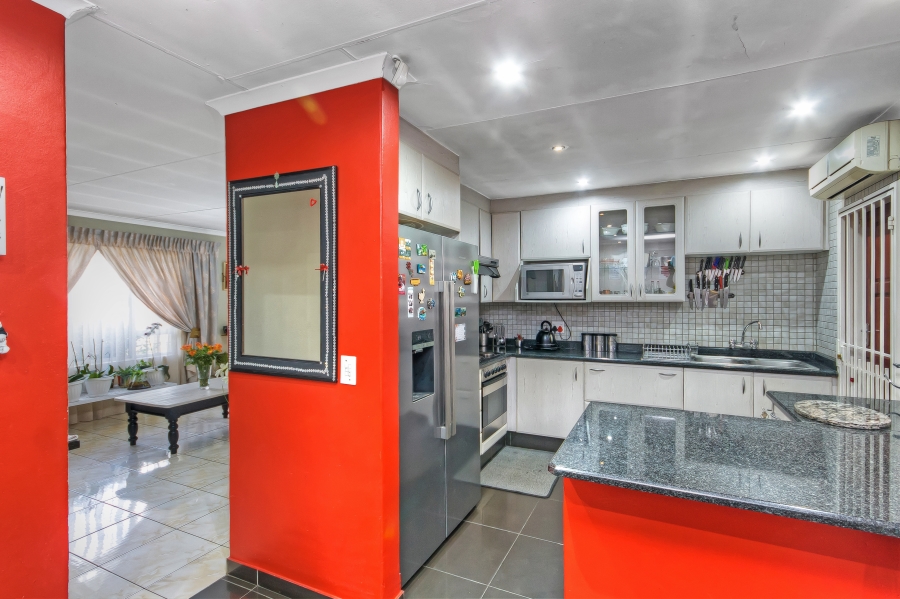 7 Bedroom Property for Sale in Elandspark Gauteng