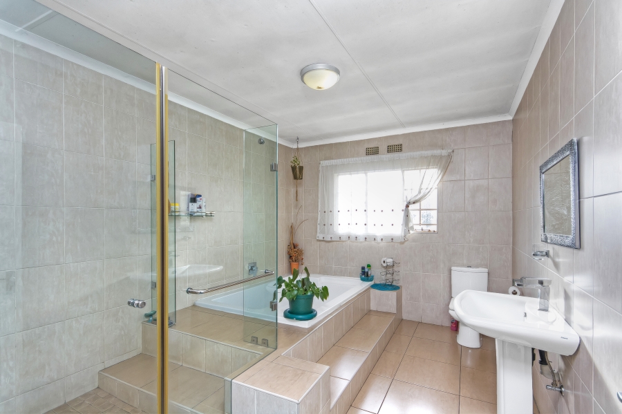 7 Bedroom Property for Sale in Elandspark Gauteng