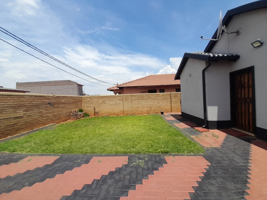 2 Bedroom Property for Sale in Protea Glen Gauteng