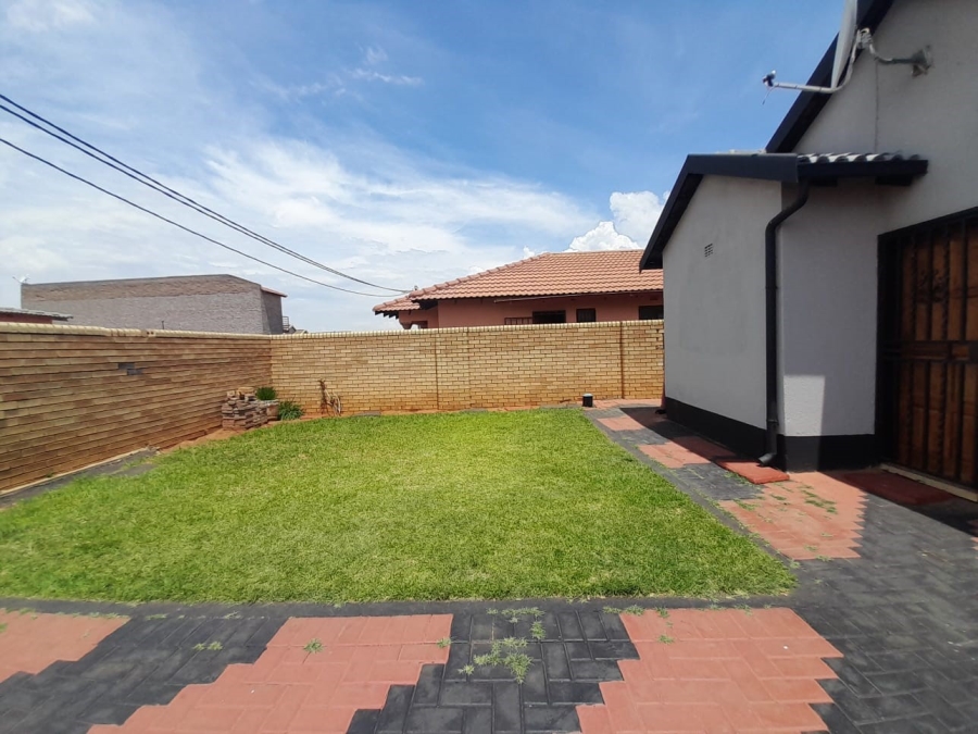 2 Bedroom Property for Sale in Protea Glen Gauteng