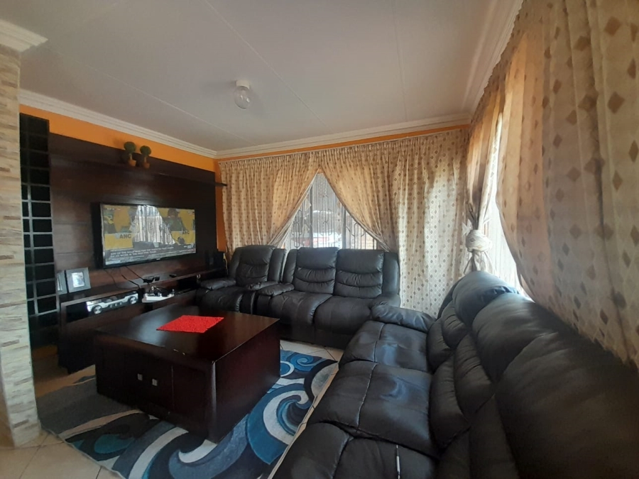 2 Bedroom Property for Sale in Protea Glen Gauteng