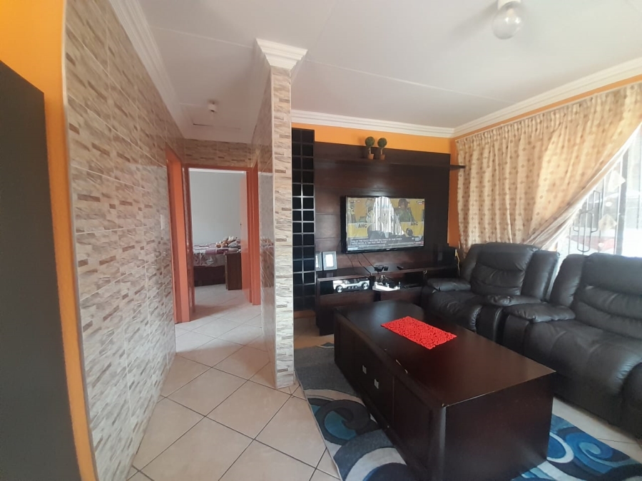 2 Bedroom Property for Sale in Protea Glen Gauteng