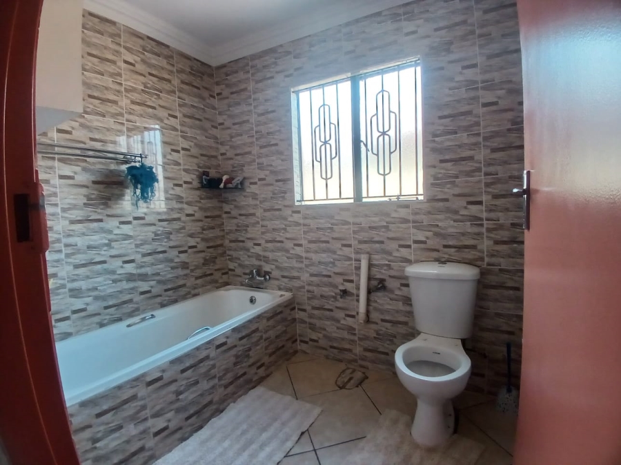 2 Bedroom Property for Sale in Protea Glen Gauteng