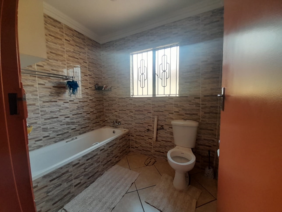 2 Bedroom Property for Sale in Protea Glen Gauteng