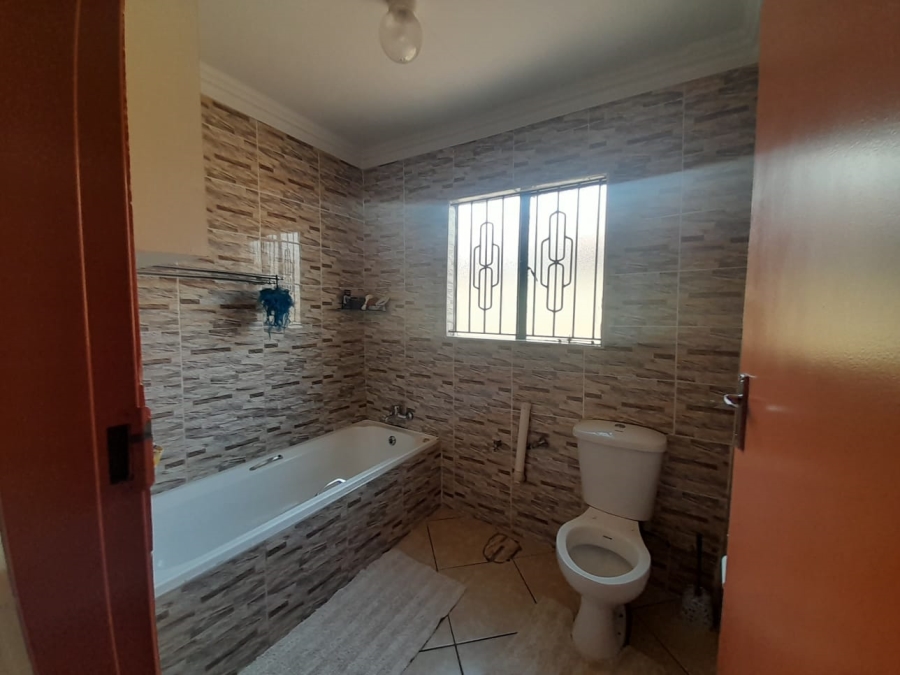 2 Bedroom Property for Sale in Protea Glen Gauteng