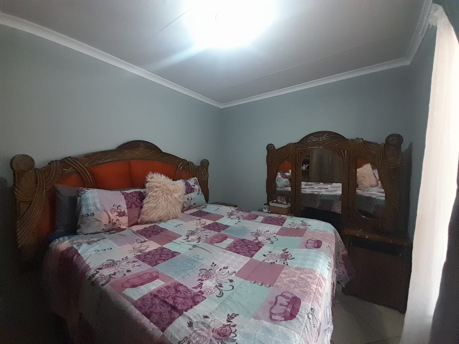 2 Bedroom Property for Sale in Protea Glen Gauteng