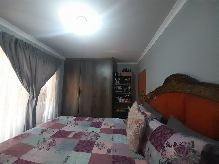 2 Bedroom Property for Sale in Protea Glen Gauteng