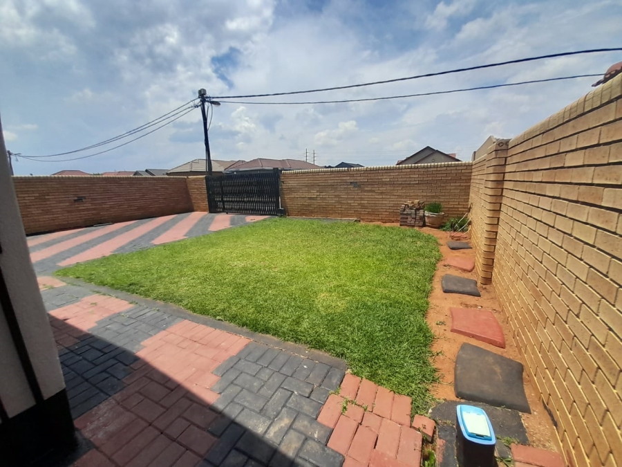 2 Bedroom Property for Sale in Protea Glen Gauteng
