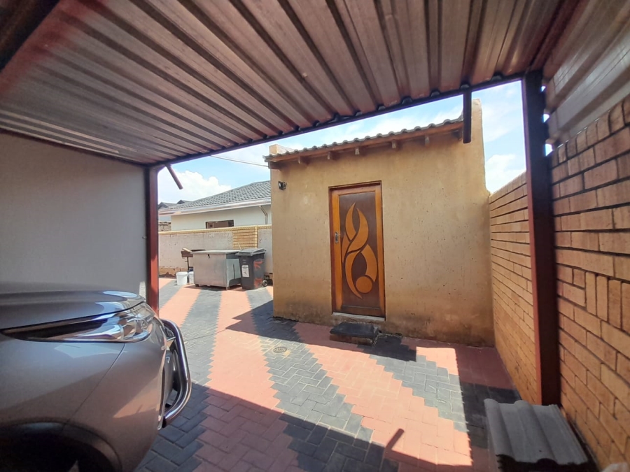 2 Bedroom Property for Sale in Protea Glen Gauteng