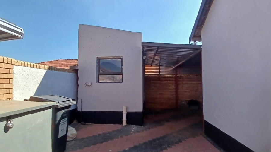 2 Bedroom Property for Sale in Protea Glen Gauteng
