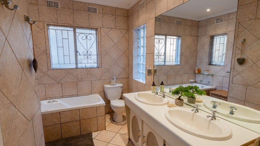 3 Bedroom Property for Sale in Albemarle Ext 2 Gauteng