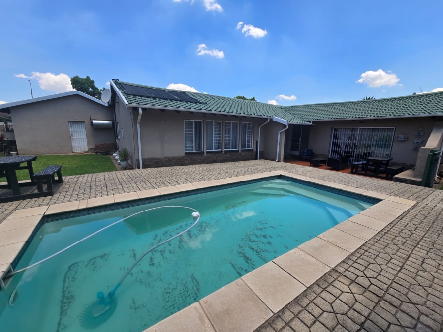 4 Bedroom Property for Sale in Verwoerdpark Gauteng