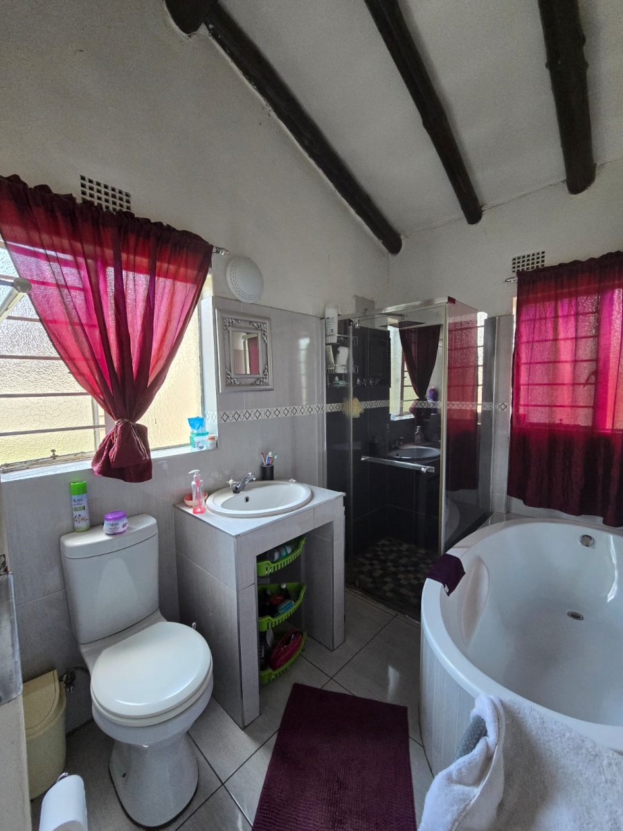 4 Bedroom Property for Sale in Verwoerdpark Gauteng