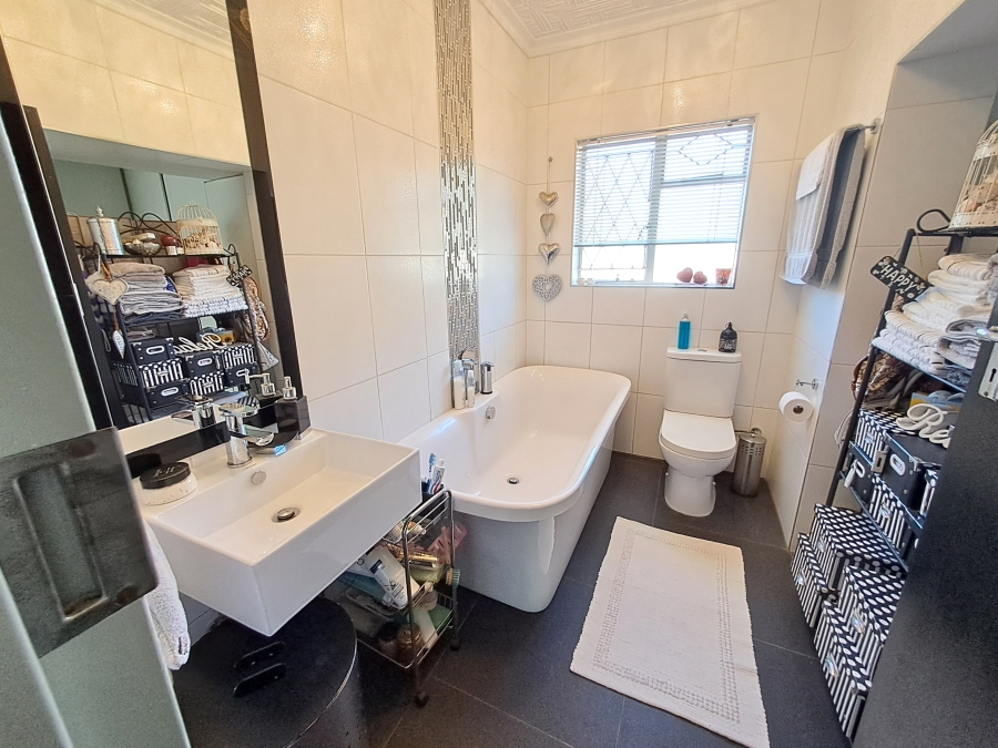 4 Bedroom Property for Sale in Brackenhurst Gauteng