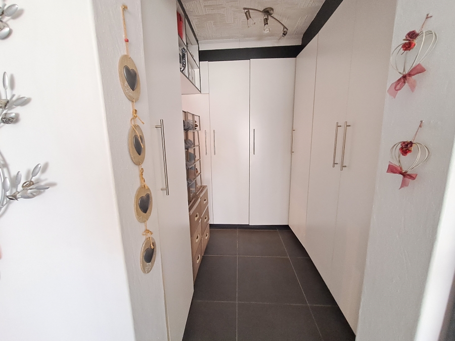 4 Bedroom Property for Sale in Brackenhurst Gauteng