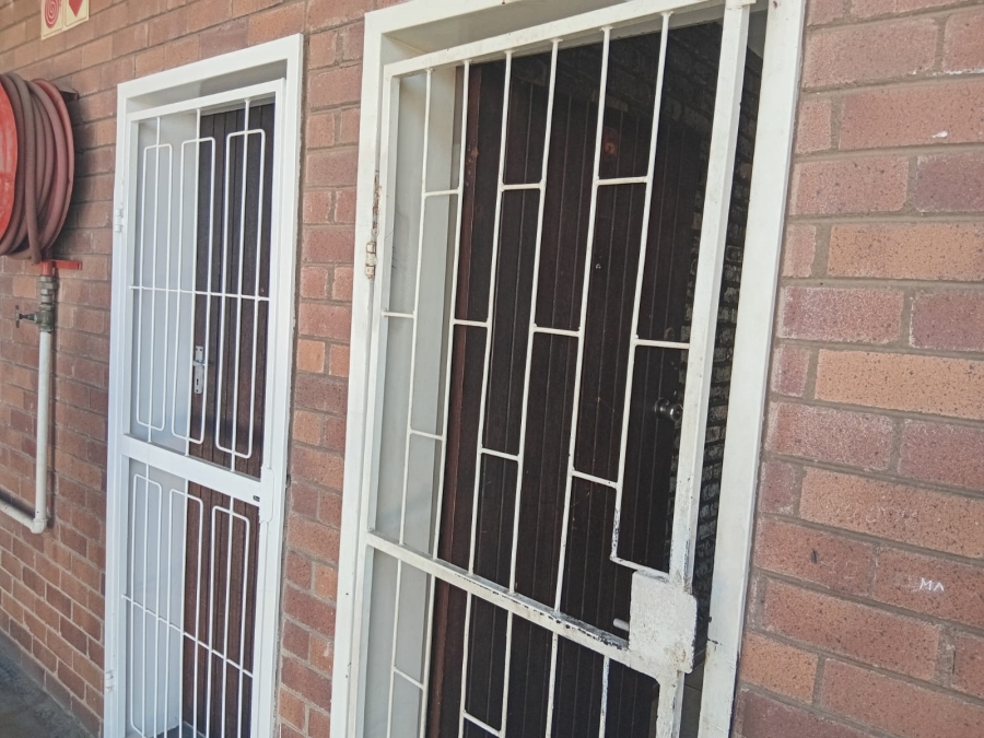 1 Bedroom Property for Sale in Germiston South Gauteng