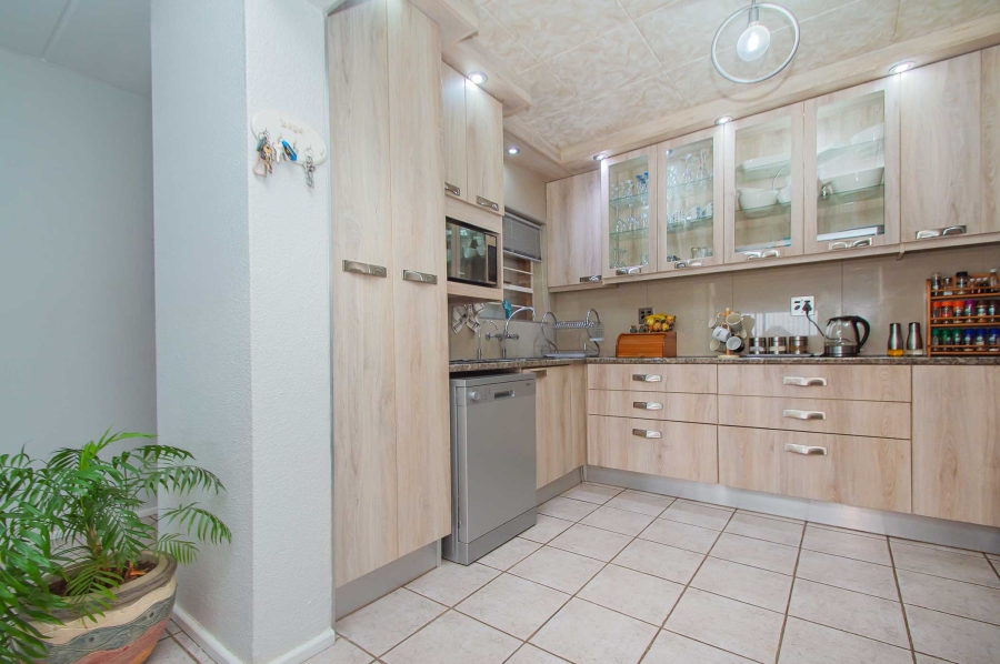 3 Bedroom Property for Sale in Amorosa Gauteng