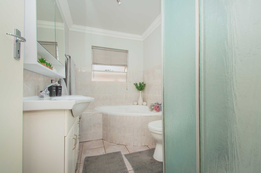 3 Bedroom Property for Sale in Amorosa Gauteng