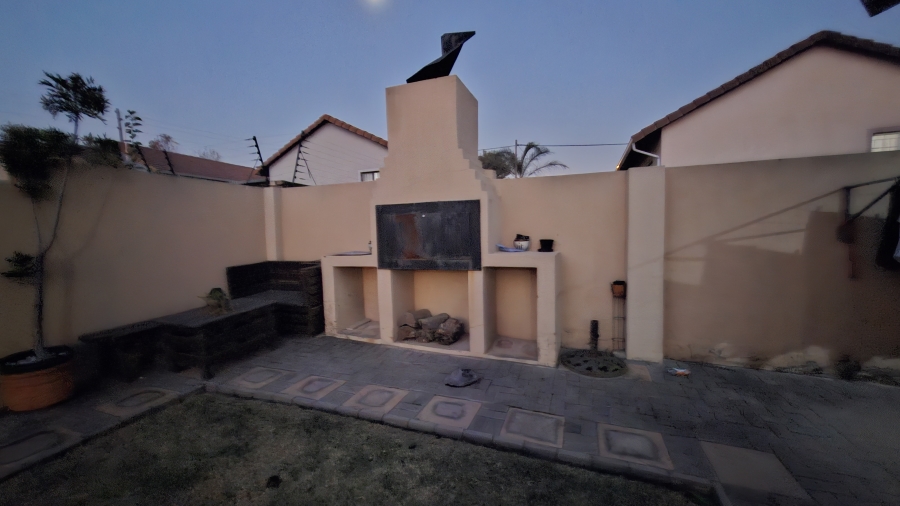 3 Bedroom Property for Sale in Cosmo City Gauteng