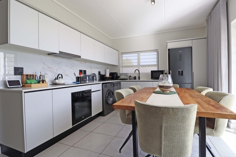 3 Bedroom Property for Sale in Crowthorne AH Gauteng