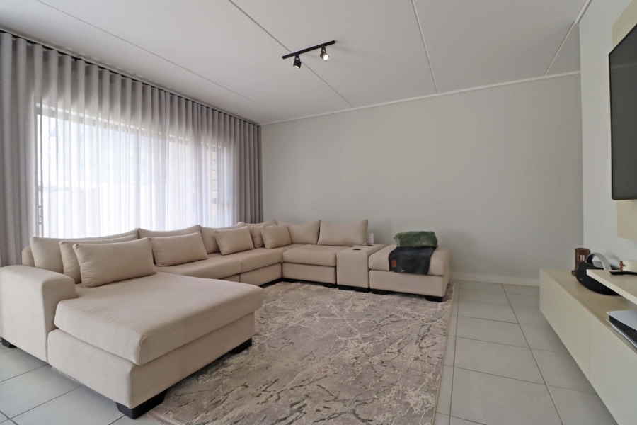 3 Bedroom Property for Sale in Crowthorne AH Gauteng
