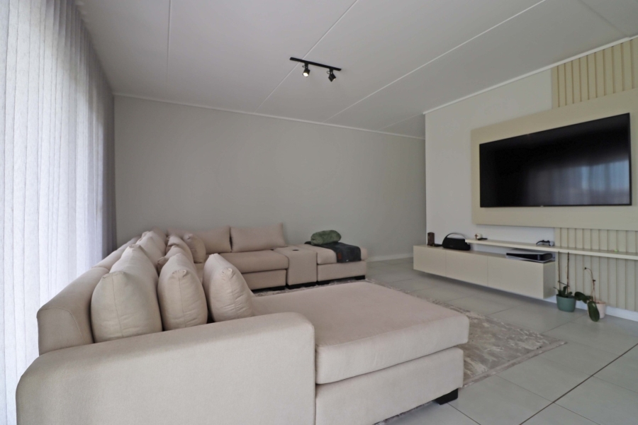 3 Bedroom Property for Sale in Crowthorne AH Gauteng