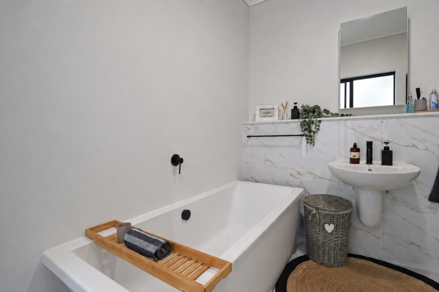 3 Bedroom Property for Sale in Crowthorne AH Gauteng