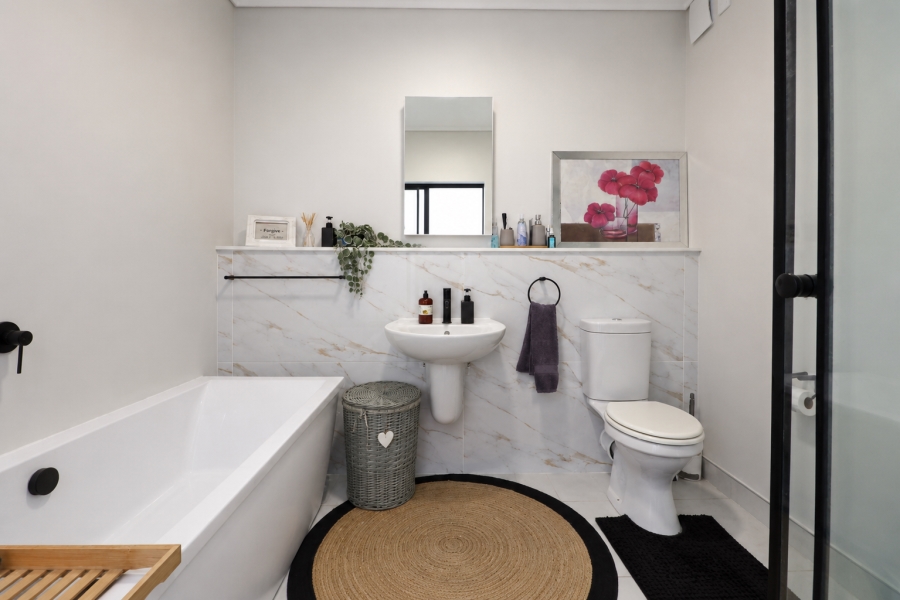 3 Bedroom Property for Sale in Crowthorne AH Gauteng
