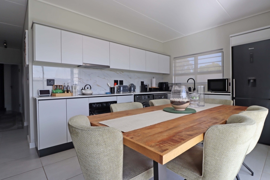 To Let 3 Bedroom Property for Rent in Crowthorne AH Gauteng
