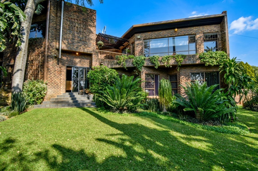 4 Bedroom Property for Sale in Garsfontein Gauteng