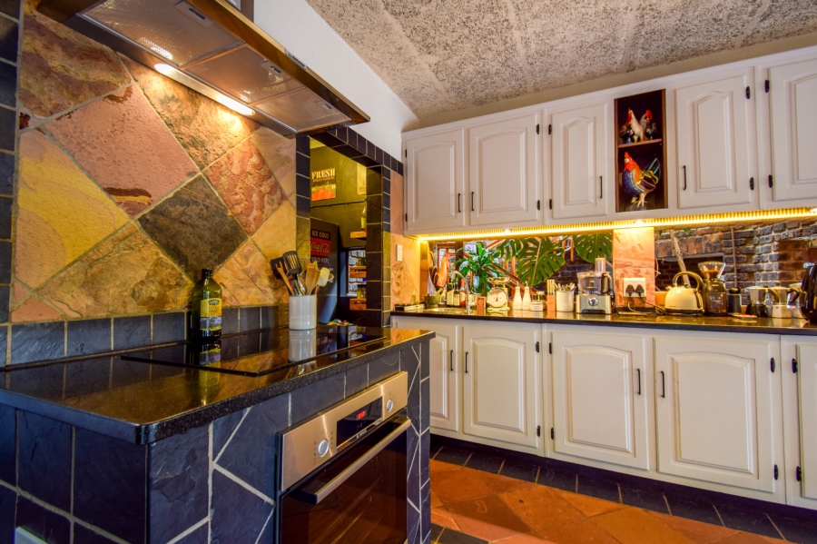 4 Bedroom Property for Sale in Garsfontein Gauteng