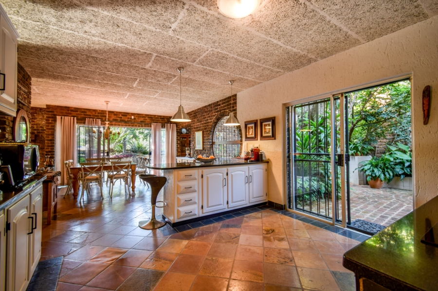 4 Bedroom Property for Sale in Garsfontein Gauteng