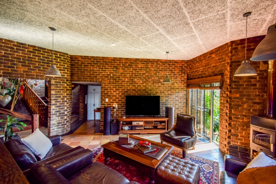 4 Bedroom Property for Sale in Garsfontein Gauteng