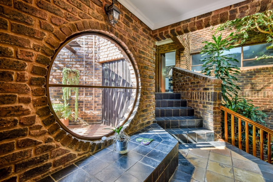 4 Bedroom Property for Sale in Garsfontein Gauteng