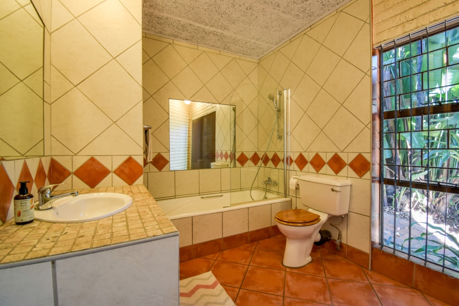 4 Bedroom Property for Sale in Garsfontein Gauteng