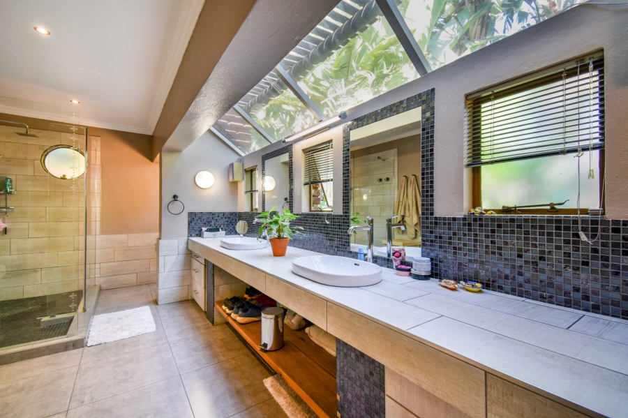 4 Bedroom Property for Sale in Garsfontein Gauteng