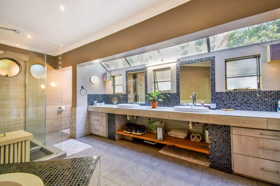 4 Bedroom Property for Sale in Garsfontein Gauteng