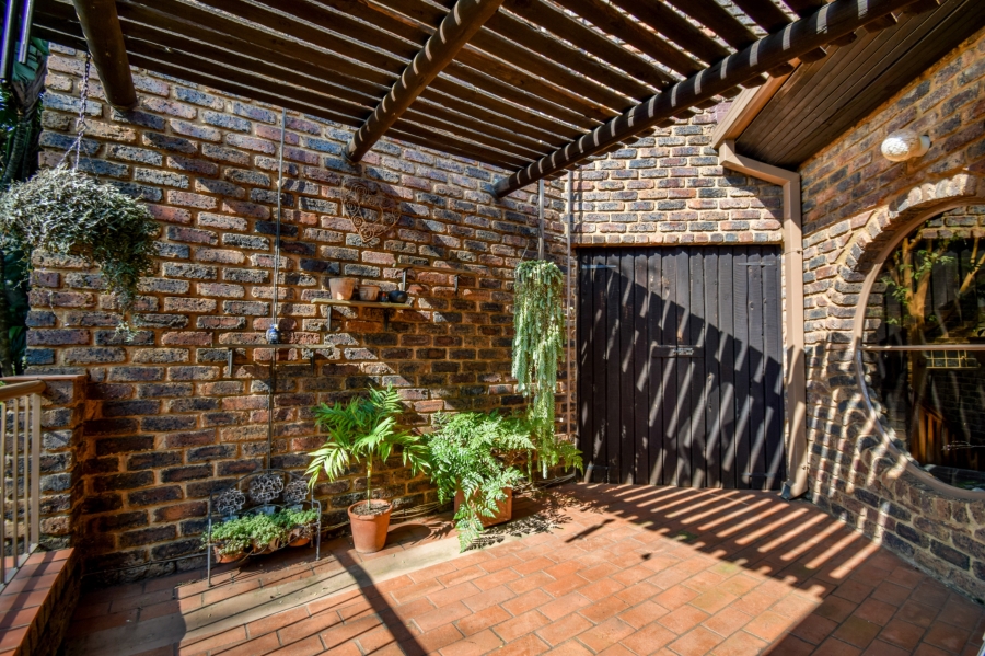 4 Bedroom Property for Sale in Garsfontein Gauteng