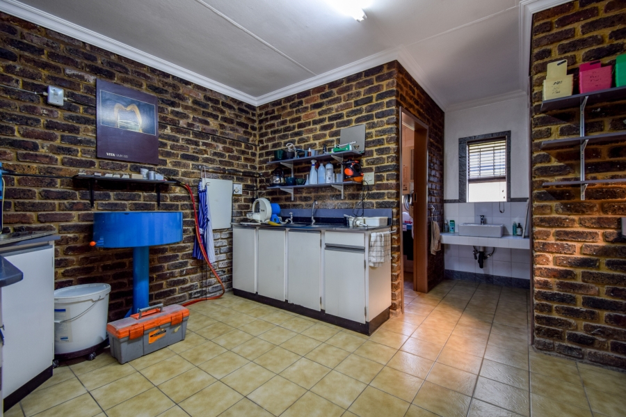 4 Bedroom Property for Sale in Garsfontein Gauteng