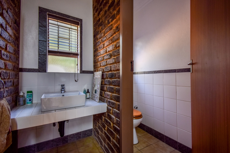 4 Bedroom Property for Sale in Garsfontein Gauteng