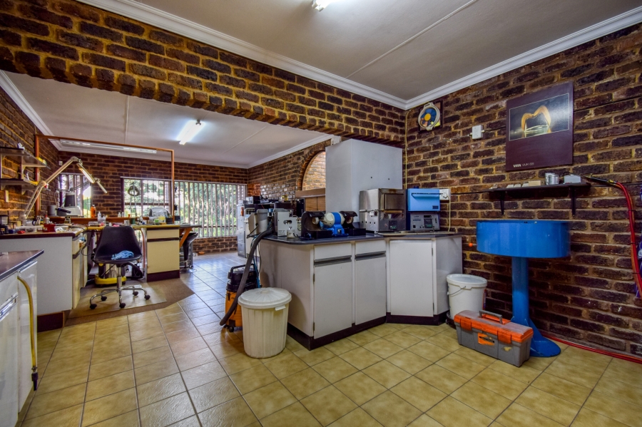 4 Bedroom Property for Sale in Garsfontein Gauteng