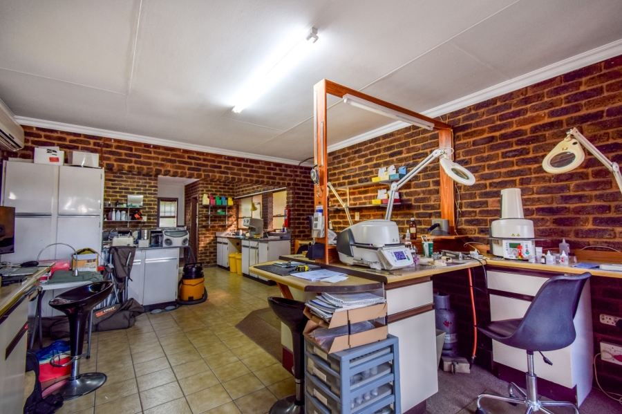 4 Bedroom Property for Sale in Garsfontein Gauteng