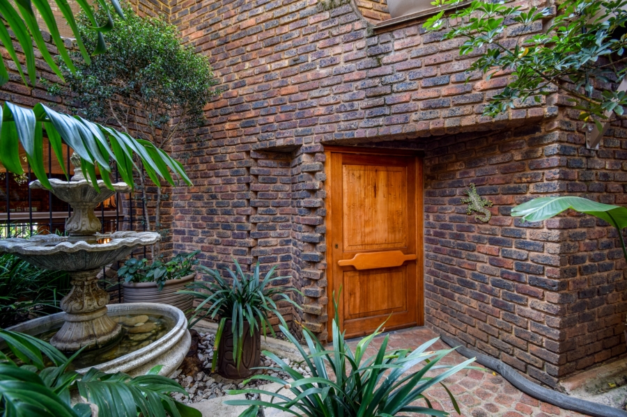 4 Bedroom Property for Sale in Garsfontein Gauteng