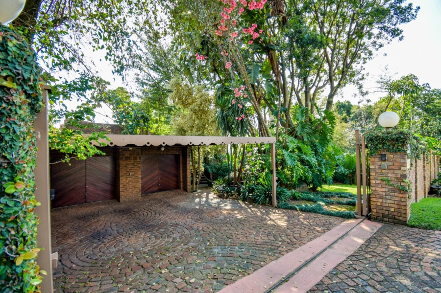 4 Bedroom Property for Sale in Garsfontein Gauteng