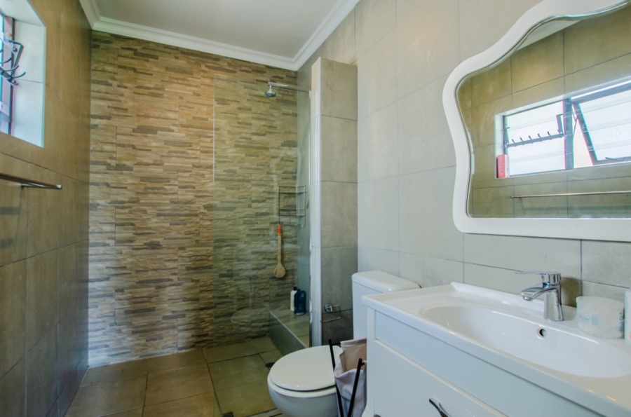 4 Bedroom Property for Sale in Buurendal Gauteng