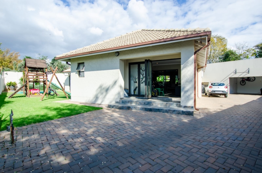 4 Bedroom Property for Sale in Buurendal Gauteng